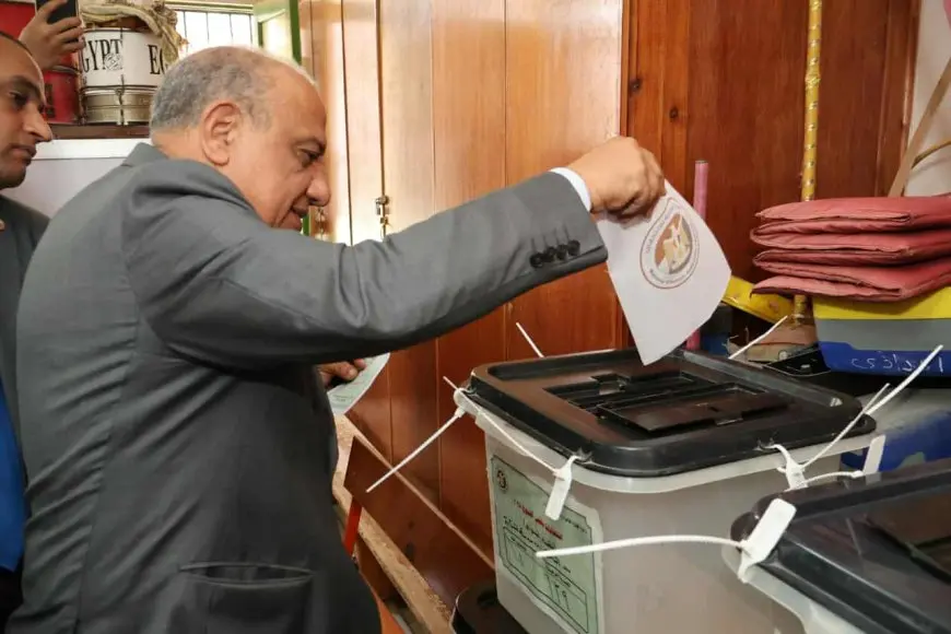 وزير الكهرباء يدلي بصوته في انتخابات مجلس الشيوخ: المشاركة واجب وطني وحق دستوري علينا كمواطنين الحرص عليه