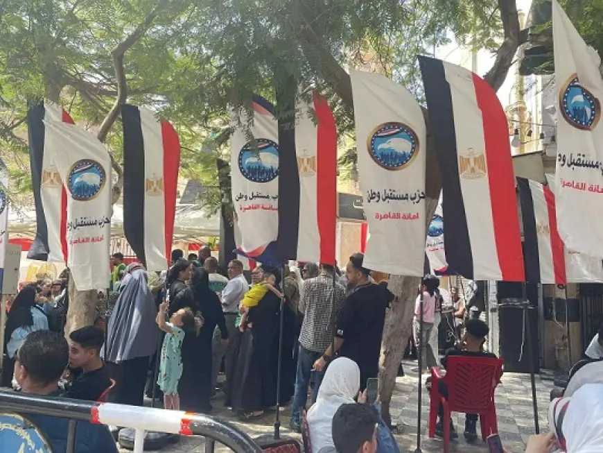 انتخابات مجلس الشيوخ.. زحام في السيدة زينب وهدوء في وسط البلد والأغاني الوطنية والأعلام يزينان الأجواء