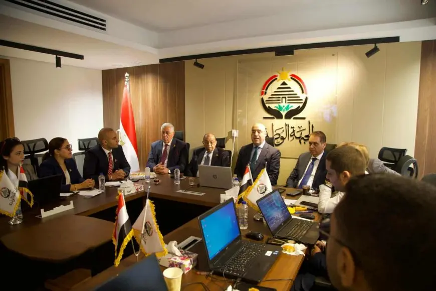 عاصم الجزار يتابع سير العملية الانتخابية من غرفة عمليات حزب الجبهة الوطنية