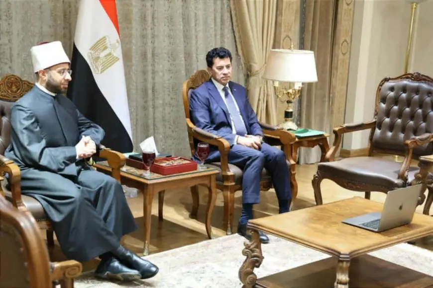 وزيرا الأوقاف والرياضة يتابعان انتخابات مجلس الشيوخ من غرفة العمليات المركزية