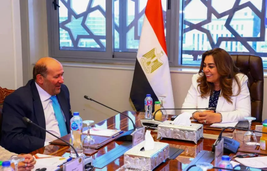 التنمية المحلية تبحث مع وفد جائزة مصر للتميز الحكومي خطوات تفعيل مشاركة المحافظات في الدورة القادمة