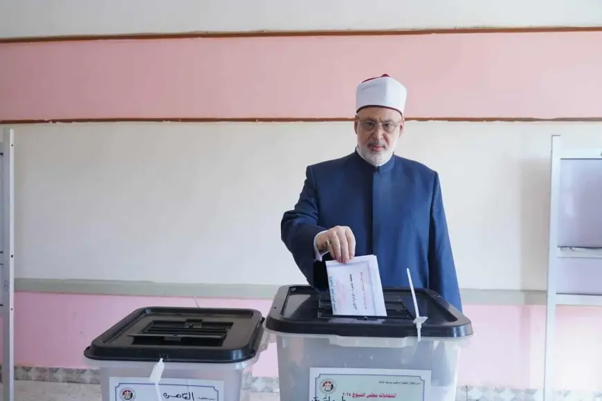 وكيل الأزهر يُدلي بصوته في انتخابات الشيوخ.. ويؤكد: المشاركة واجب وطني