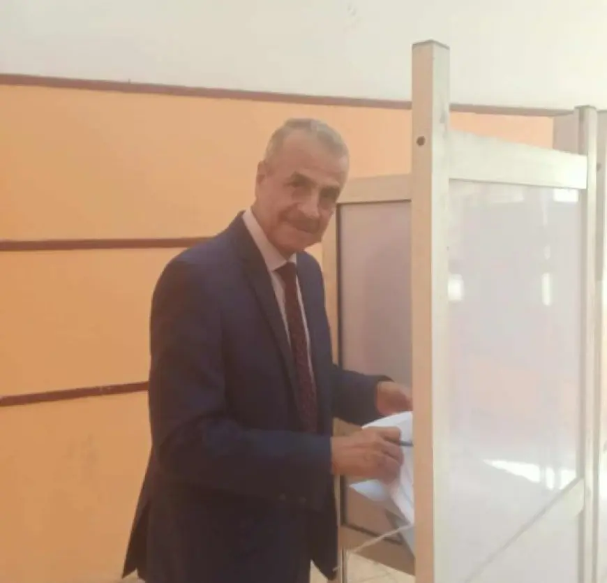 رئيس الجهاز المركزي للتعبئة العامة والإحصاء يدلى بصوته فى انتخابات مجلس الشيوخ 2025