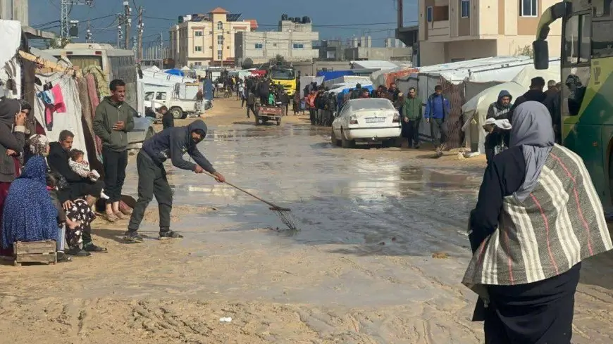 مدير المكتب الإعلامي الحكومي بغزة يحذر من انهيار وشيك للقطاع البيئي والصحي
