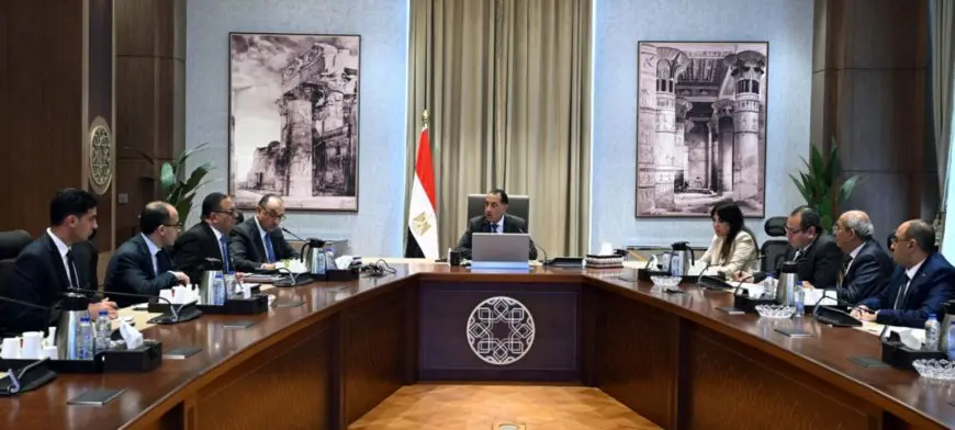 رئيس الوزراء يتابع مع وزير قطاع الأعمال العام الموقف التنفيذي لمشروع تطوير صناعة الغزل والنسيج
