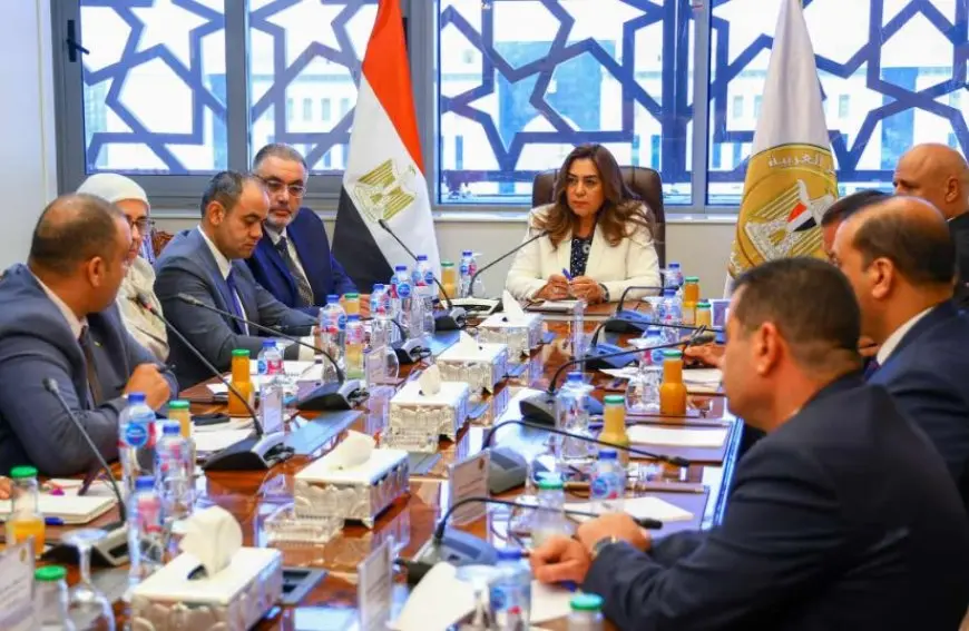 التنمية المحلية تبحث التعاون مع شركة إزري العالمية المتخصصة في نظم المعلومات الجغرافية
