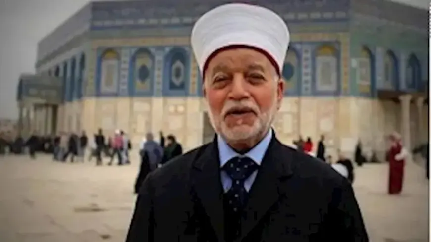 إسرائيل تبعد مفتي القدس والديار الفلسطينية عن المسجد الأقصى لمدة 6 أشهر