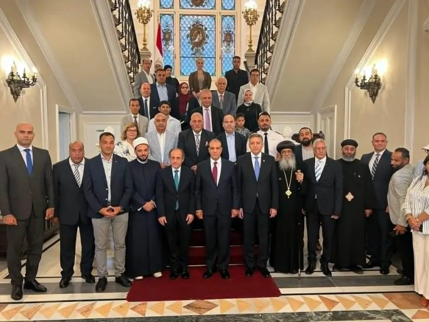 وزير الخارجية والهجرة يلتقي بأعضاء الجالية المصرية في اليونان