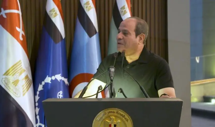 الرئيس السيسي لطالبات متدربات بالأكاديمية العسكرية: نعمل على تأهيل وتطوير الجهاز الإداري