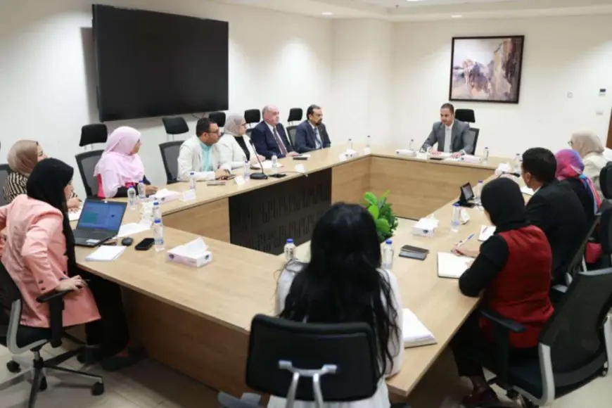 نائب وزير الصحة يعقد اجتماعا لمناقشة تعزيز الحوكمة والمؤسسية ورفع كفاءة الخدمات الصحية