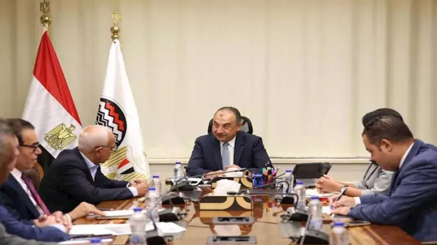 اجتماع بين وزير قطاع الأعمال وممثلي الاتحاد العام لنقابات عمال مصر بالشركات القابضة