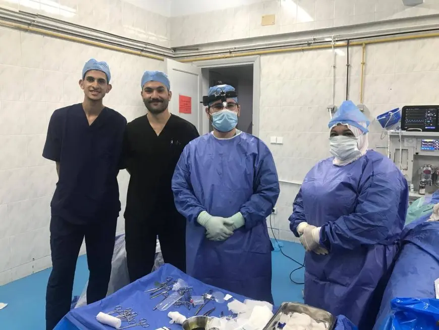 نجاح جراحة دقيقة لمصاب بمنشار كهربائي بمستشفى دمياط العام.. والمحافظ يشيد بجهود الفريق الطبي