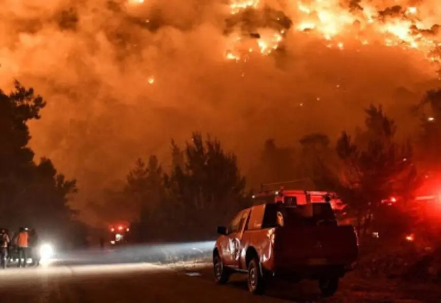 حريق غابات في شمال غربي تركيا يفرض إجلاء السكان وإغلاق مضيق الدردنيل مؤقتًا