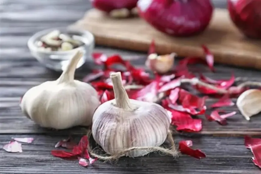 ما الذي يحدث لجسمك عند تناول الثوم والبصل قبل النوم؟