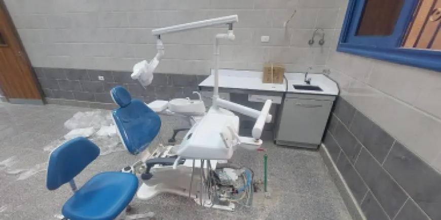تمهيدا لافتتاح مستشفى طب الأسنان بجامعة سوهاج.. استلام وتركيب 24 كرسي أسنان متطور