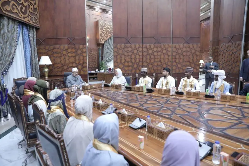 طلاب مدرسة الإمام الطيب: لقاء شيخ الأزهر خير دافع لنا لمواصلة التفوق.. ونصائحه ستظل نبراسا يضيء لنا الطريق