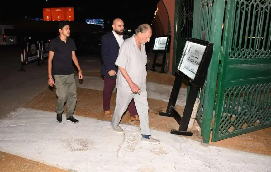 رامز جلال وعبد العزيز مخيون يشاركان في عزاء الفنان سيد صادق
