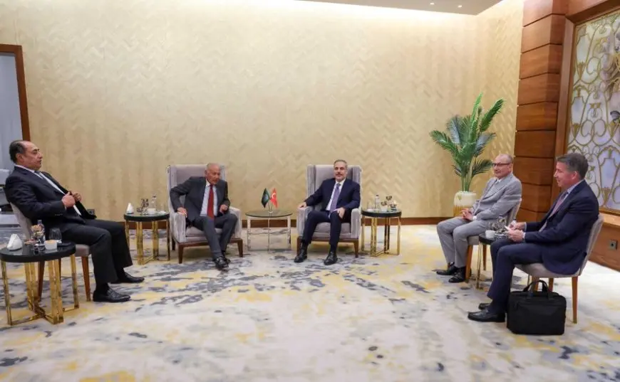 وزير الخارجية التركي يلتقي أمين عام الجامعة العربية