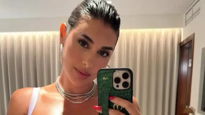 ياسمين صبري تخطف الأنظار بصورة سيلفي.. وتعلق: “مساء الحب”