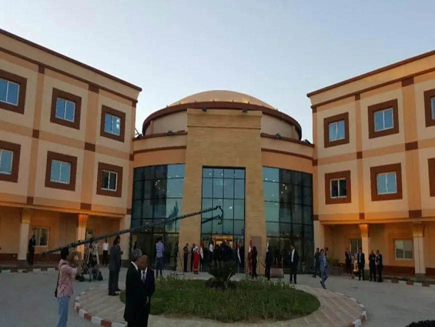 السفير الكوبي بالقاهرة يزور مستشفى أورام الأقصر: نموذج يحتذى به في دعم حق المريض