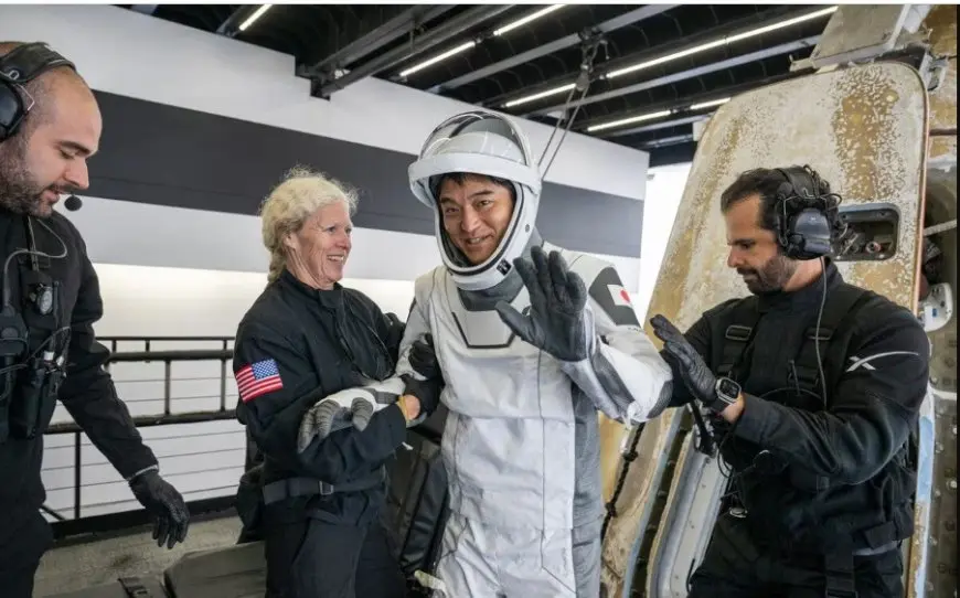 رائد الفضاء الياباني أونيشي يعود إلى الأرض