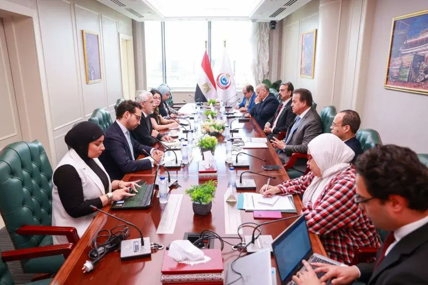 وزير الصحة يستقبل مستشار الرئيس الكولومبي لتعزيز التعاون في تقديم المساعدات الطبية للأشقاء داخل غزة