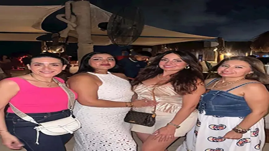 نرمين الفقي تظهر بالـ”شورت” بصحبة صديقاتها والجمهور يغازلها (صور)