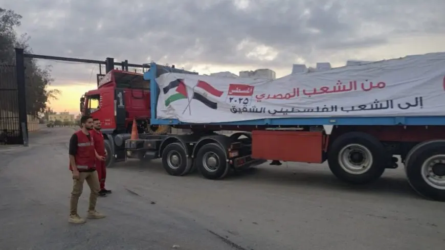 الهلال الأحمر يرسل 2300 طن مساعدات إغاثية عاجلة إلى غزة ضمن قافلة زاد العزة في يومها الـ12