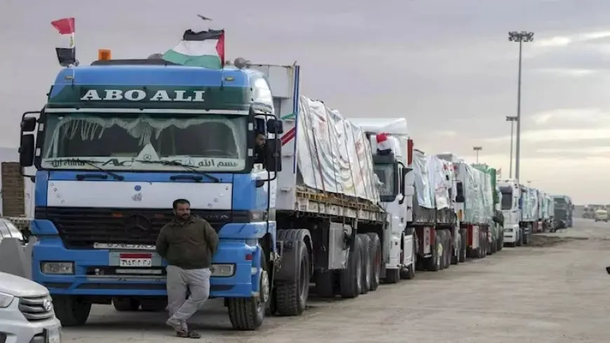 شاحنات مساعدات مصرية تنطلق إلى معبر كرم أبو سالم تمهيدا لدخولها غزة