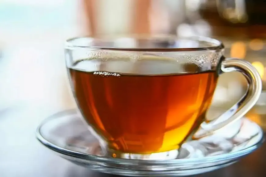 5 أخطاء شائعة تحول الشاي إلى عدو خفي