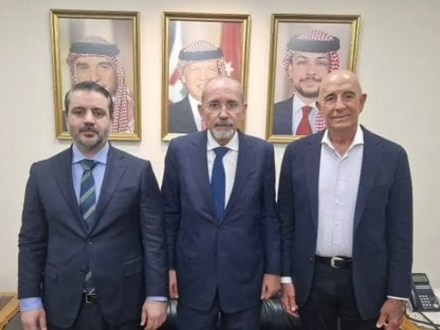 عمان.. الصفدي والشيباني وباراك يبحثون إعادة بناء سوريا