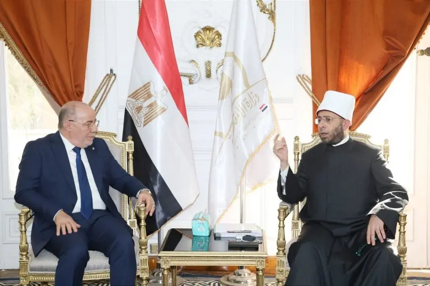 وزير الأوقاف ووزير الشؤون الدينية بالجزائر يبحثان التعاون المشترك