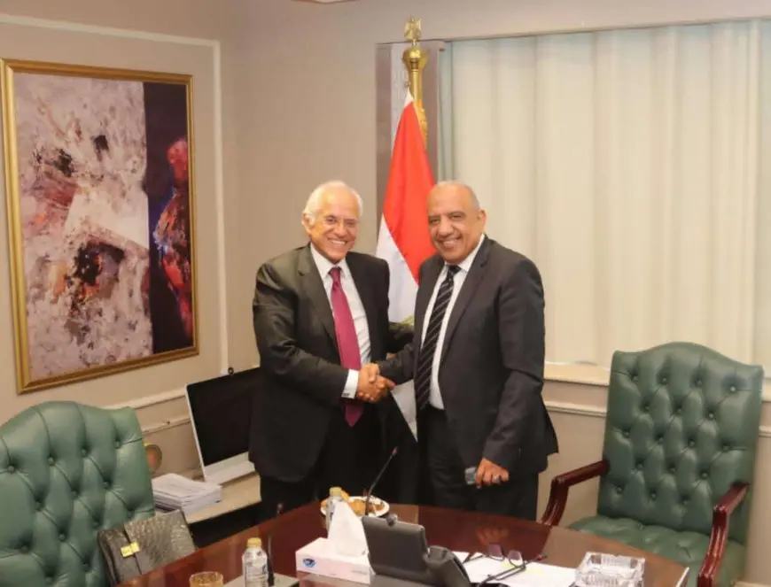 وزير الكهرباء يلتقي رئيس شركة كوبولوزيس لبحث تنفيذ مشروع الربط الكهربائي بين مصر واليونان