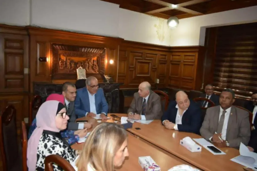 رئيس هيئة التأمين الصحي يعقد اجتماعا موسعا مع مديري الفروع لمتابعة آليات العمل وتطوير الخدمات