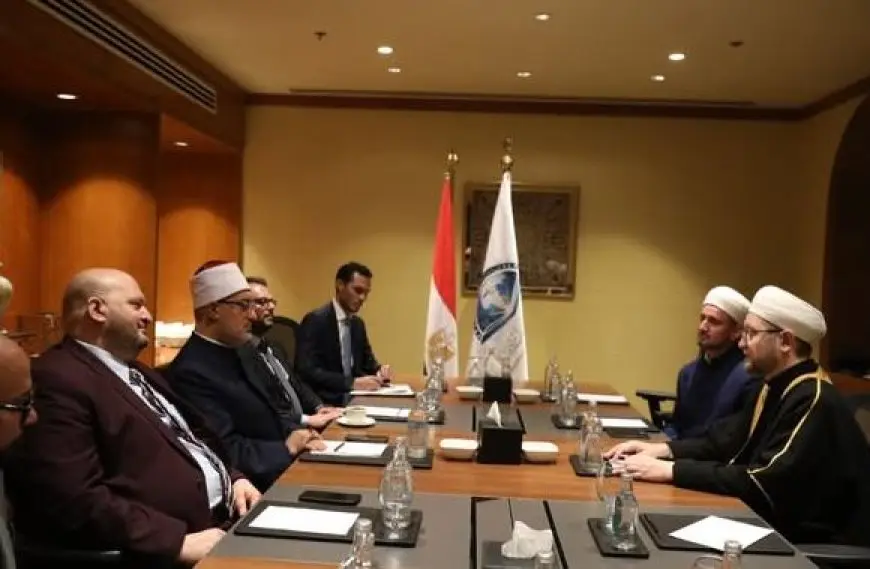 مفتي مصر يلتقي مفتي موسكو لتعزيز التعاون العلمي والإفتائي على هامش مؤتمر الإفتاء العاشر