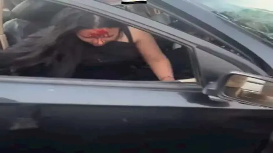 “البنت عملت حادثة”.. فحص فيديو لمطاردة 3 سيارات لـ فتاة على طريق الواحات