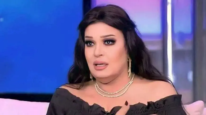 على أنغام “هتدلعني”.. فيفي عبده ترقص على البحر والجمهور يعلق (صور وفيديو)