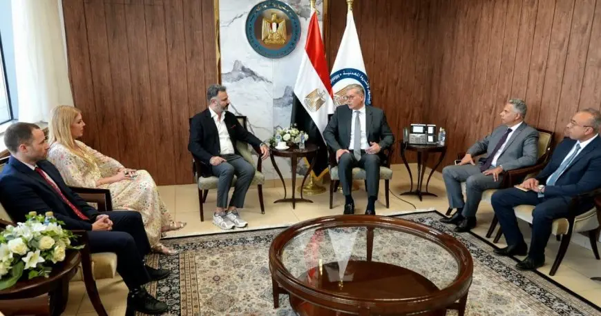 وزير البترول يبحث مع رئيس شركة IRH الإماراتية آفاق التعاون في مجالات التمويل والتعدين