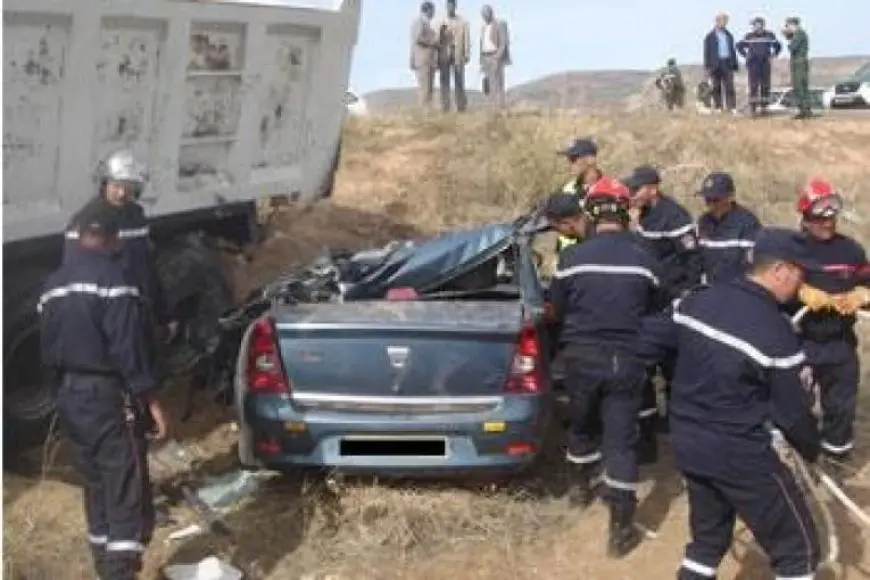 الجزائر.. مصرع 18 شخصا غرقا في سقوط حافلة بوادي في العاصمة