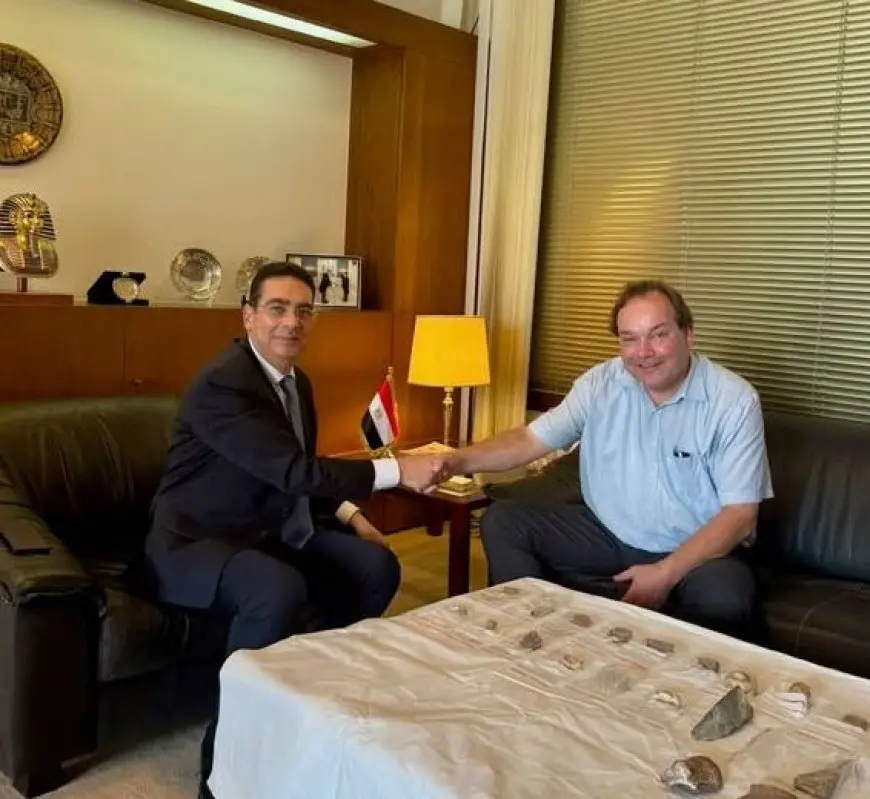 مصر تتسلم مجموعة من القطع الأثرية من هولندا تنتمي لحقب زمنية مختلفة من الحضارة المصرية القديمة