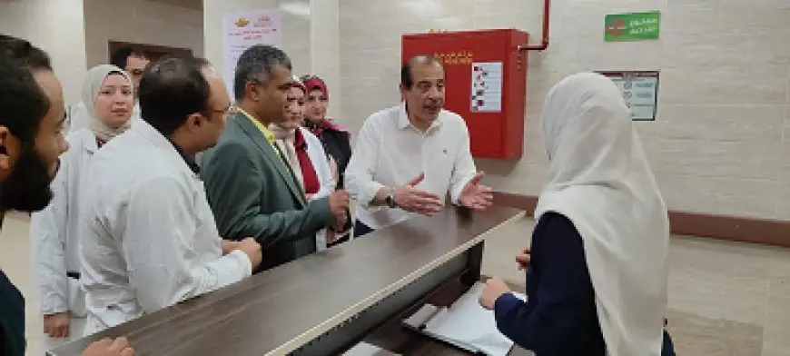 نائب وزير الصحة يكشف عن عدة سلبيات داخل منشآت طبية بالمنيا.. ويجازي عددا من الأطباء