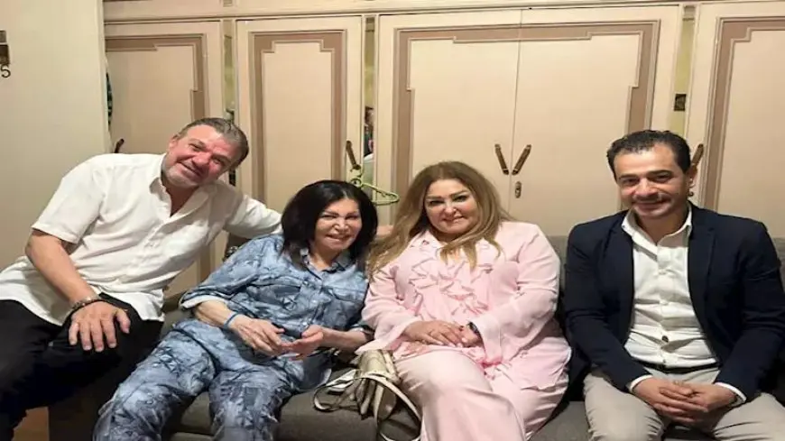 أحمد سلامة يُقبل رأس نجوى فؤاد بعد استغاثتها ووفد من “الثقافة” والفنانين يزور منزلها