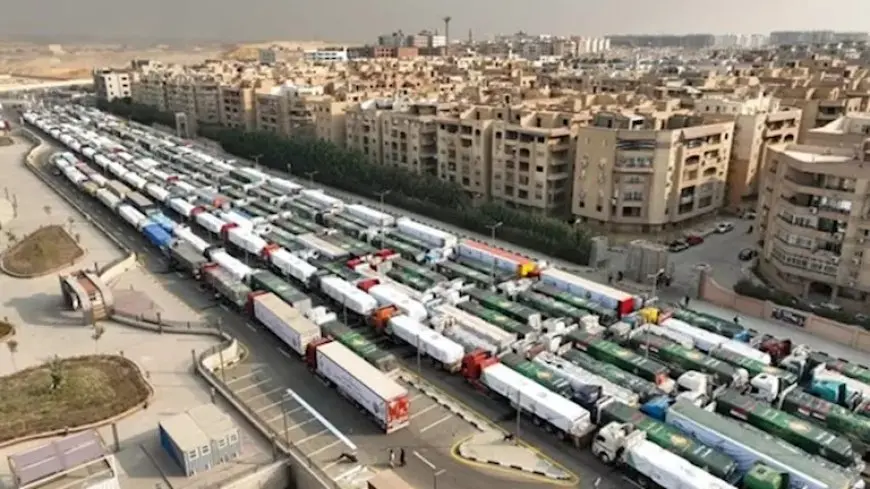 بدء تحرك شاحنات المساعدات لمعبر كرم أبو سالم تمهيدًا لدخولها إلى غزة
