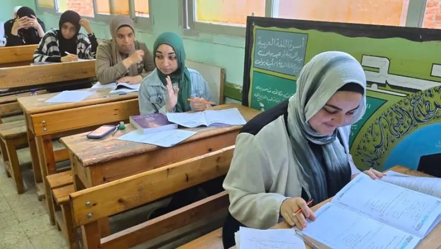 طلاب الدور الثاني بالثانوية العامة يؤدون اليوم امتحاني اللغة الأجنبية الثانية والتربية الوطنية