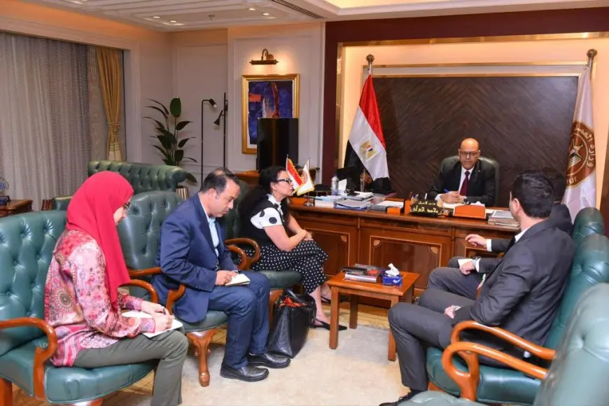 العمل: خطة لتدريب الشباب على إقامة المشروعات الصغيرة وتطوير الأداء