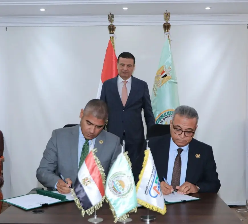 توقيع بروتوكول تعاون بين بحوث الهندسة الزراعية وهايتك للبذور لتصنيع آلات تطويش الذرة محليا