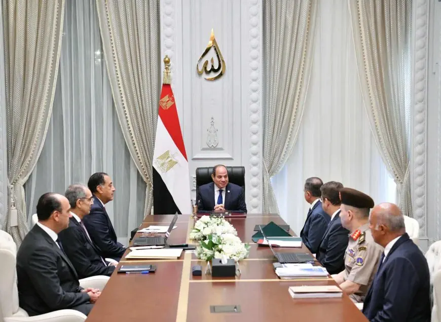 السيسي يوجه بتعزيز شبكات الاتصالات وتطبيق استراتيجيات الذكاء الاصطناعي ودعم الكوادر المتخصصة