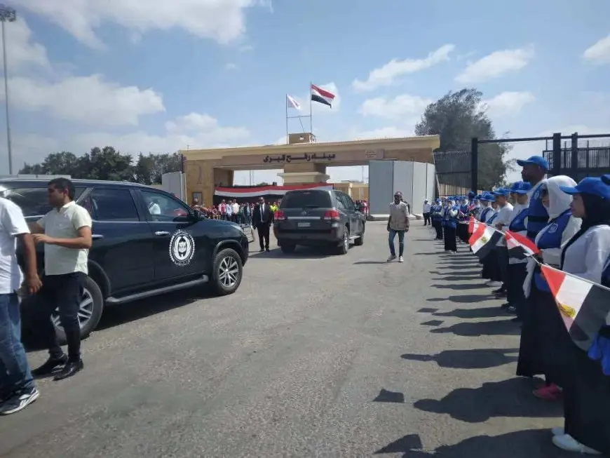 وزير الخارجية ورئيس وزراء فلسطين يطلعان على خط سير شاحنات المساعدات من معبر رفح حتى دخولها فلسطين