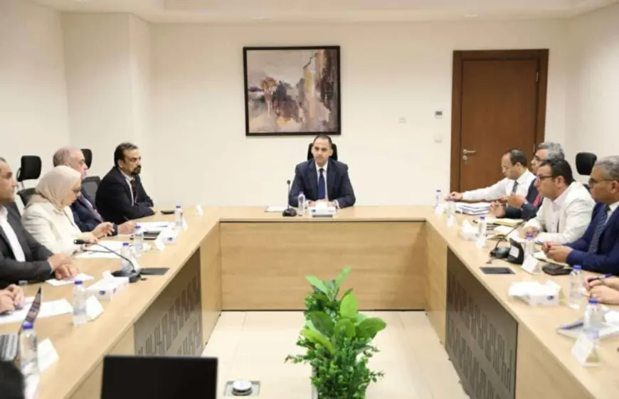 نائب وزير الصحة يعقد اجتماعا لبحث تطوير منظومة المخازن الاستراتيجية والتموين الطبي