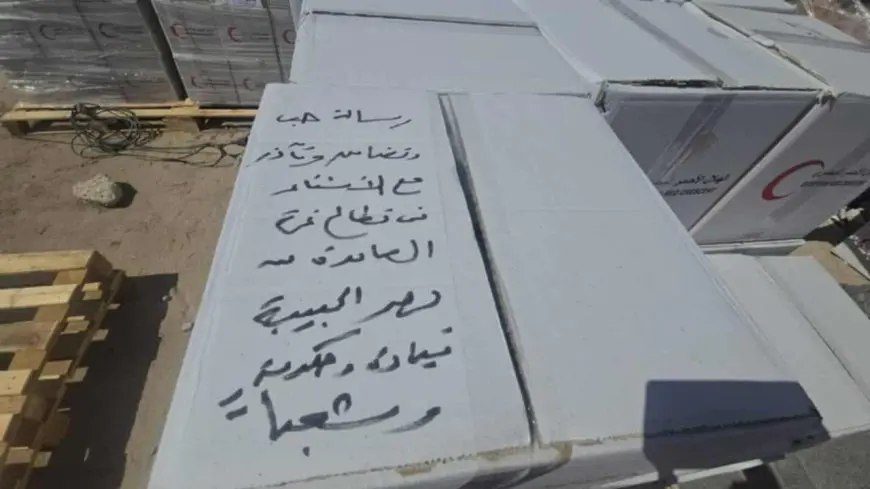 رسالة بخط اليد من وزير الخارجية على سلة مساعدات غذائية موجهة لأهالي غزة